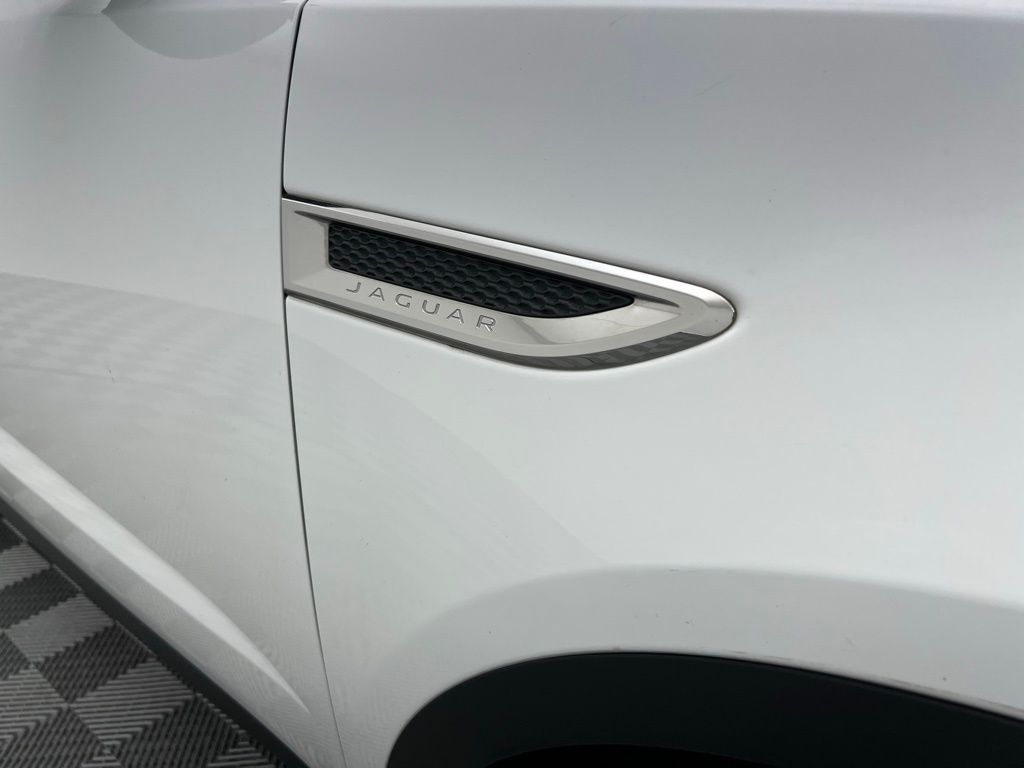 2018 Jaguar E-PACE Base photo 4