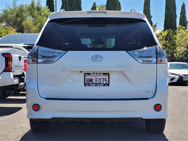 2020 Toyota Sienna SE photo 6