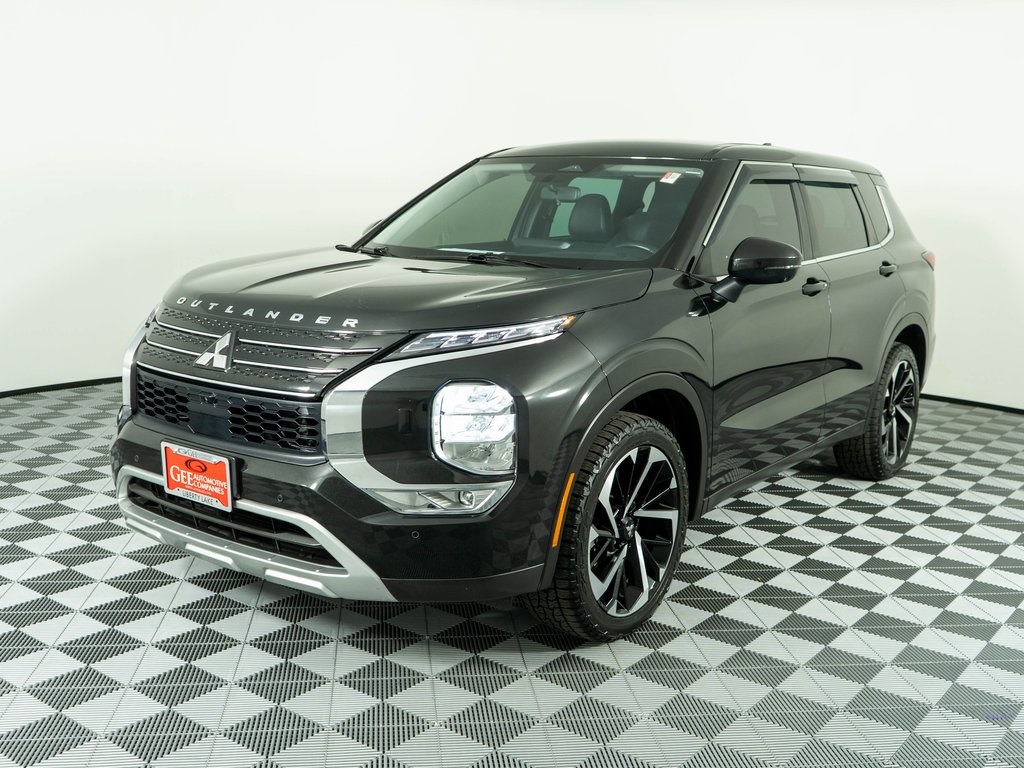 2023 Mitsubishi Outlander SE Black Edition photo 3