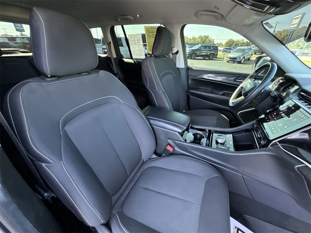 2022 Jeep Grand Cherokee Laredo photo 23