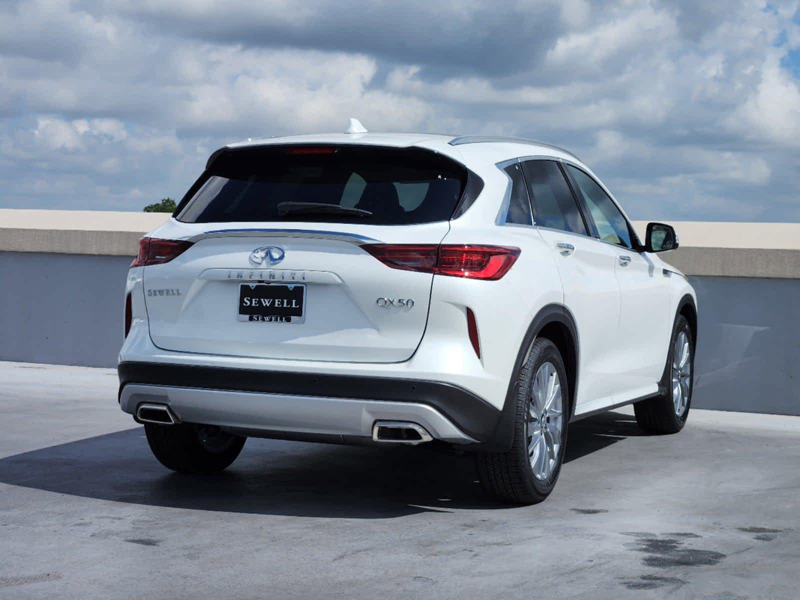 2024 Infiniti QX50 Luxe photo 3