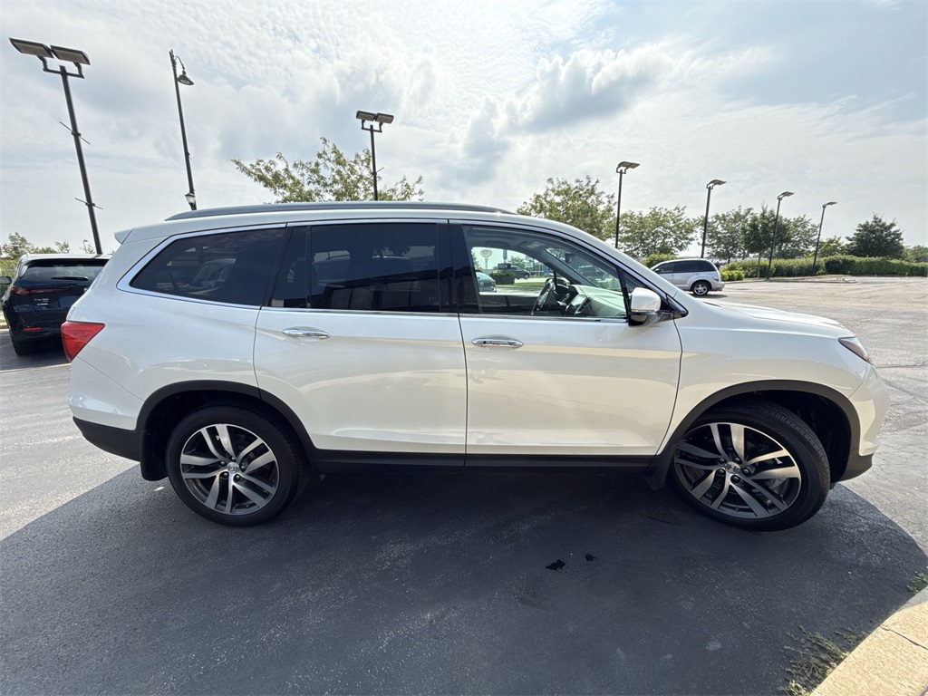 2016 Honda Pilot Elite photo 4