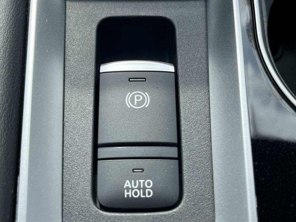 2025 Nissan Altima SL photo 32