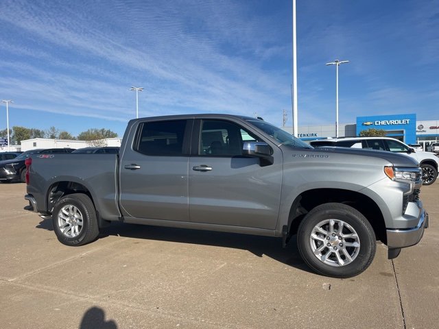 2026 Chevrolet Silverado 1500 LT photo 2