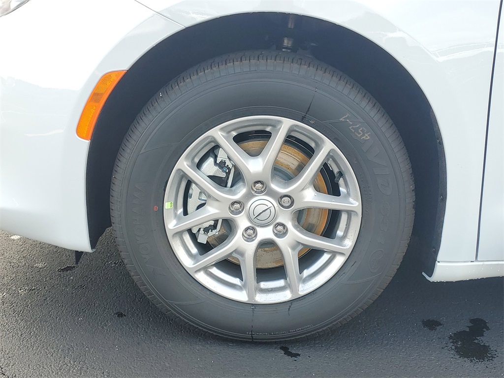 2026 Chrysler Voyager LE photo 4