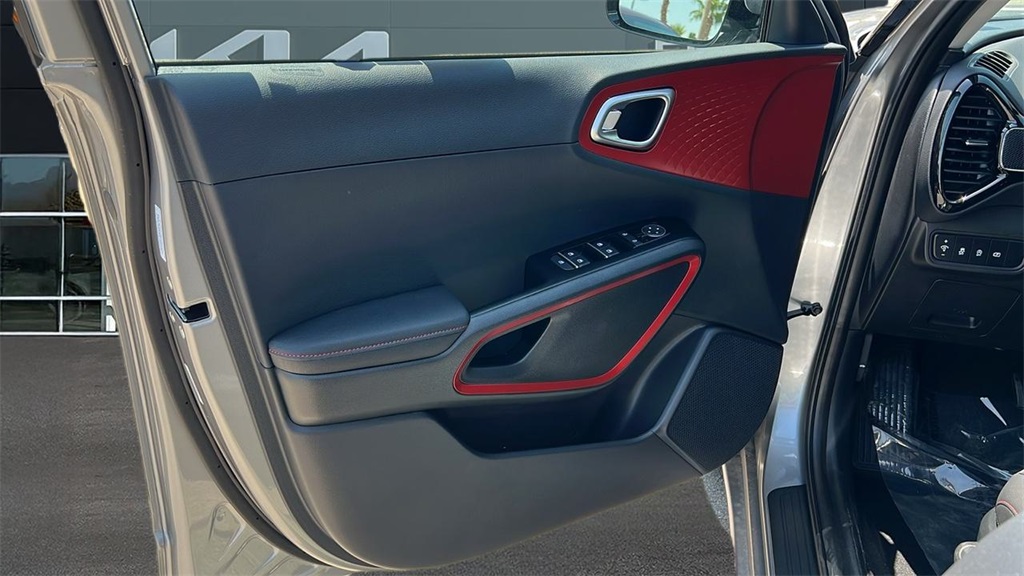 2025 Kia Soul GT-Line photo 9