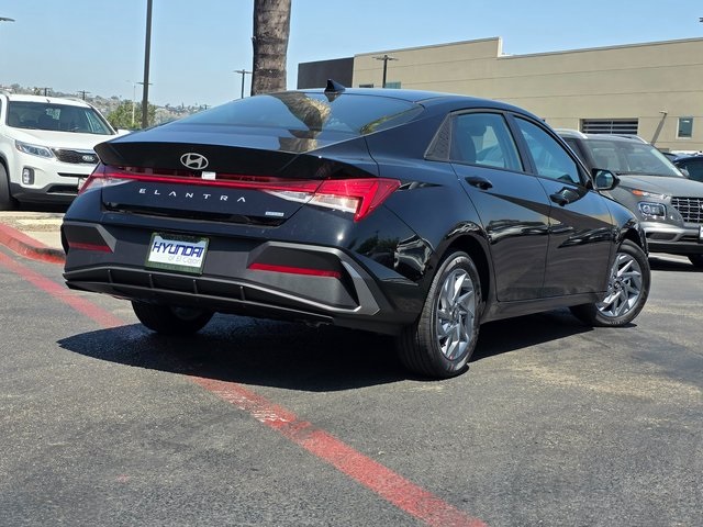 New 2025 Black Hyundai Blue image 7