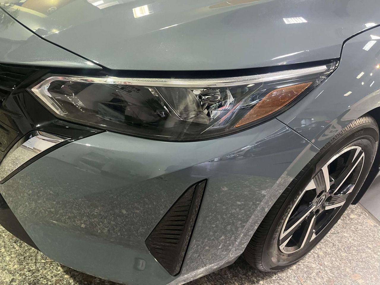 2025 Nissan Sentra SV photo 9