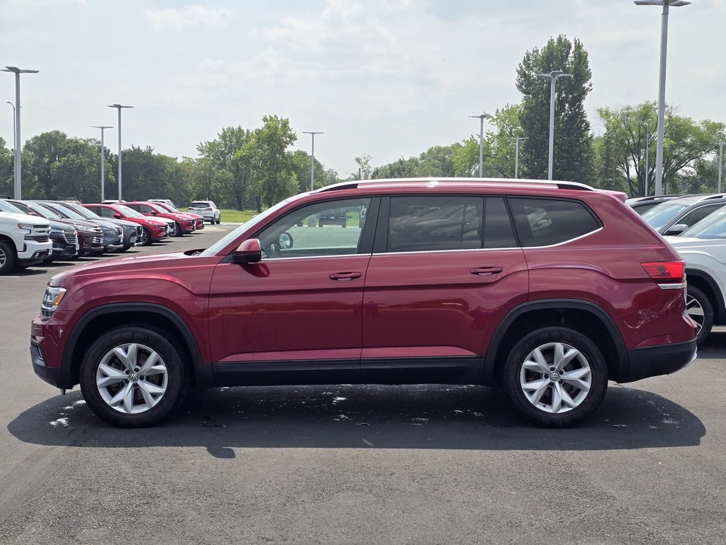 Used 2018 Volkswagen Atlas SE w/Tech with VIN 1V2LR2CA2JC513753 for sale in St. Cloud, Minnesota
