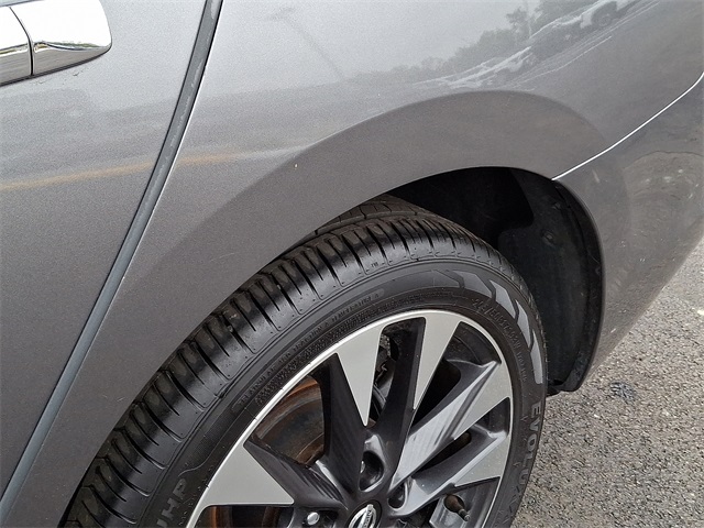 2019 Nissan Sentra SR photo 11
