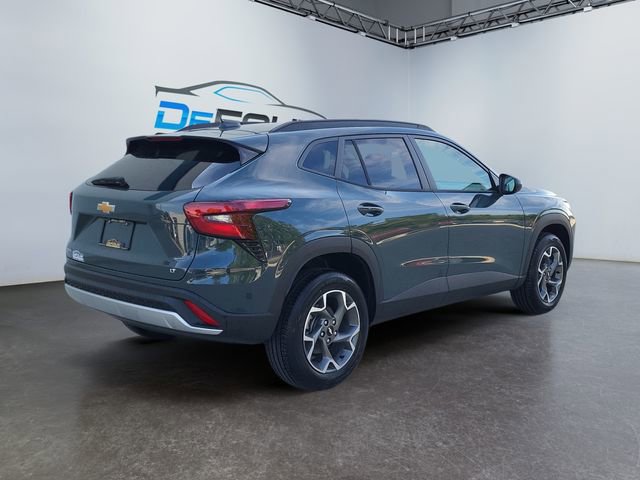 2025 Chevrolet Trax LT photo 3