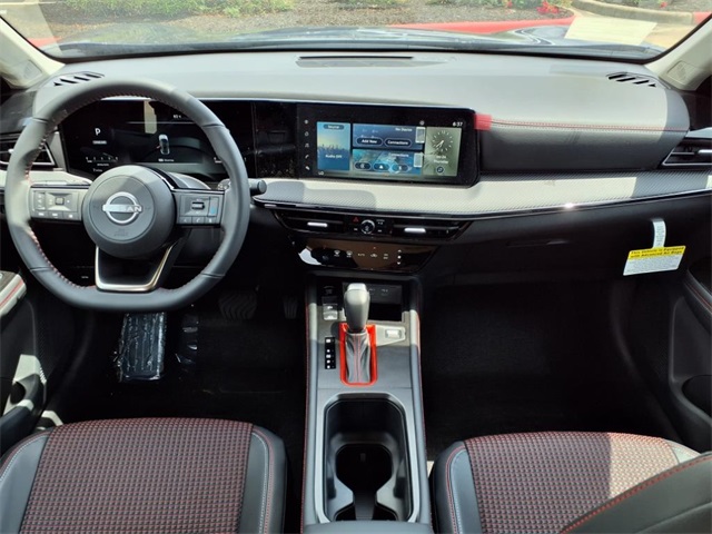 2025 Nissan Kicks SR photo 3