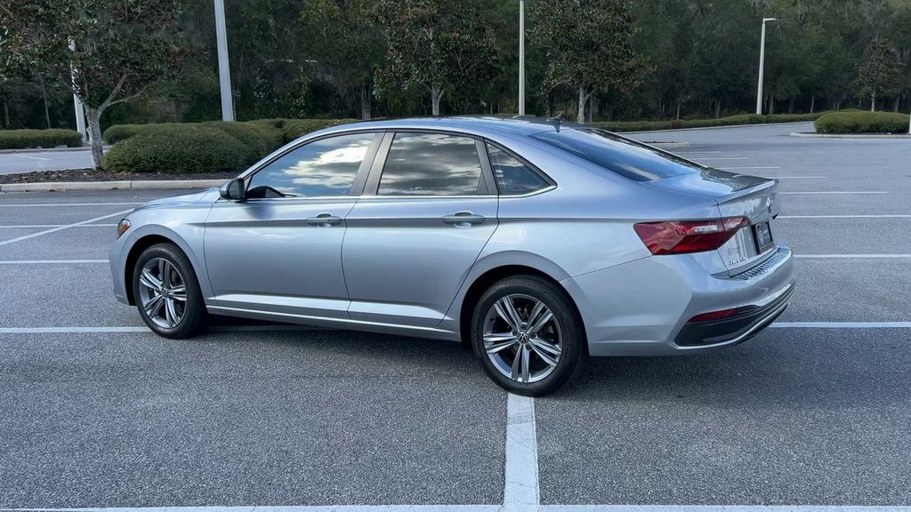2022 Volkswagen Jetta 1.5T SE photo 4