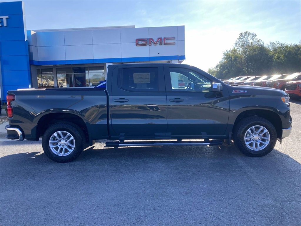 2026 Chevrolet Silverado 1500 LT photo 2