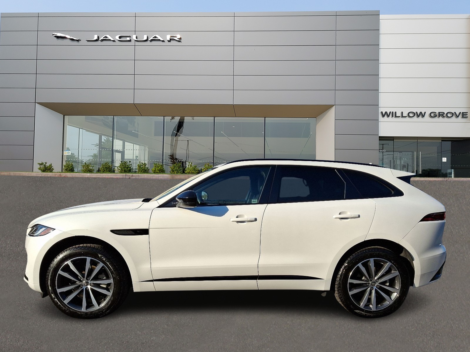 2025 Jaguar F-PACE R-Dynamic S P250 photo 3