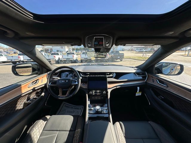 2025 Jeep Grand Cherokee Summit Reserve photo 2