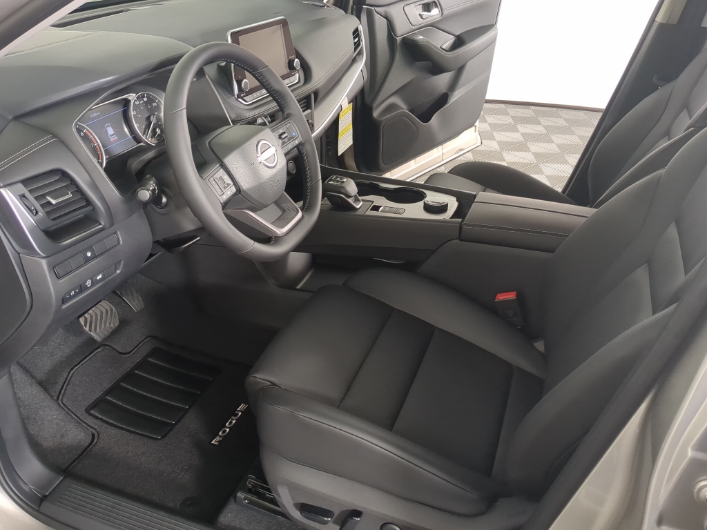 2026 Nissan Rogue SV photo 9