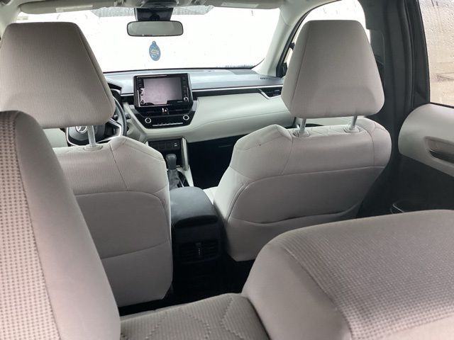 2022 Toyota Corolla Cross LE photo 17