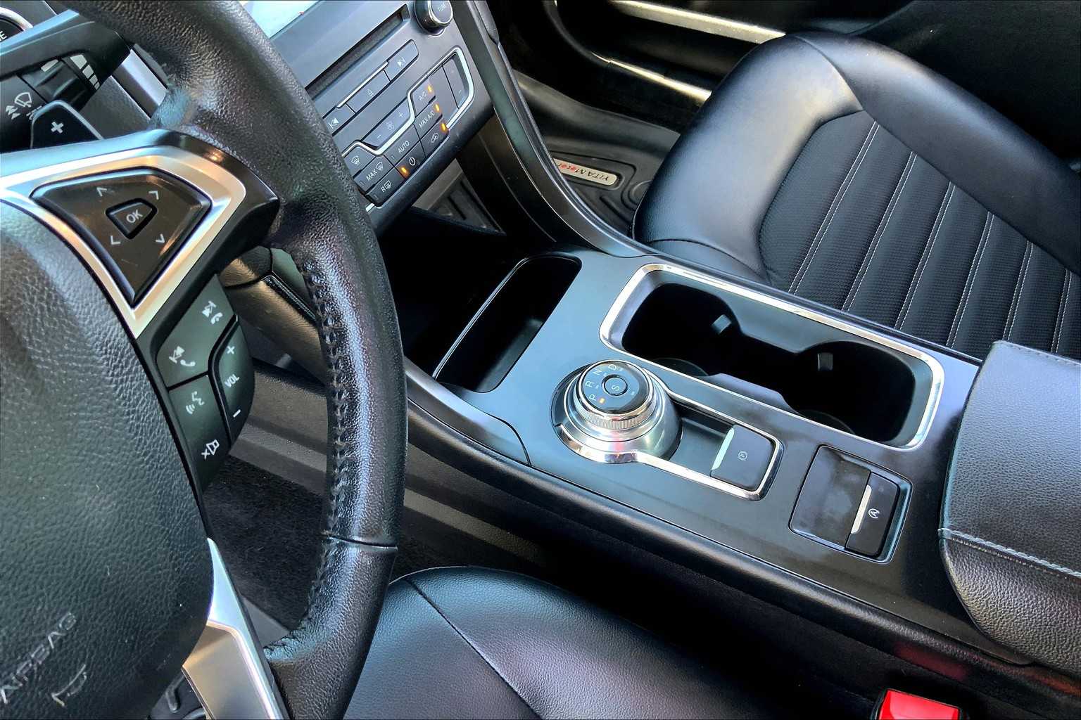 2018 Ford Fusion SE photo 13