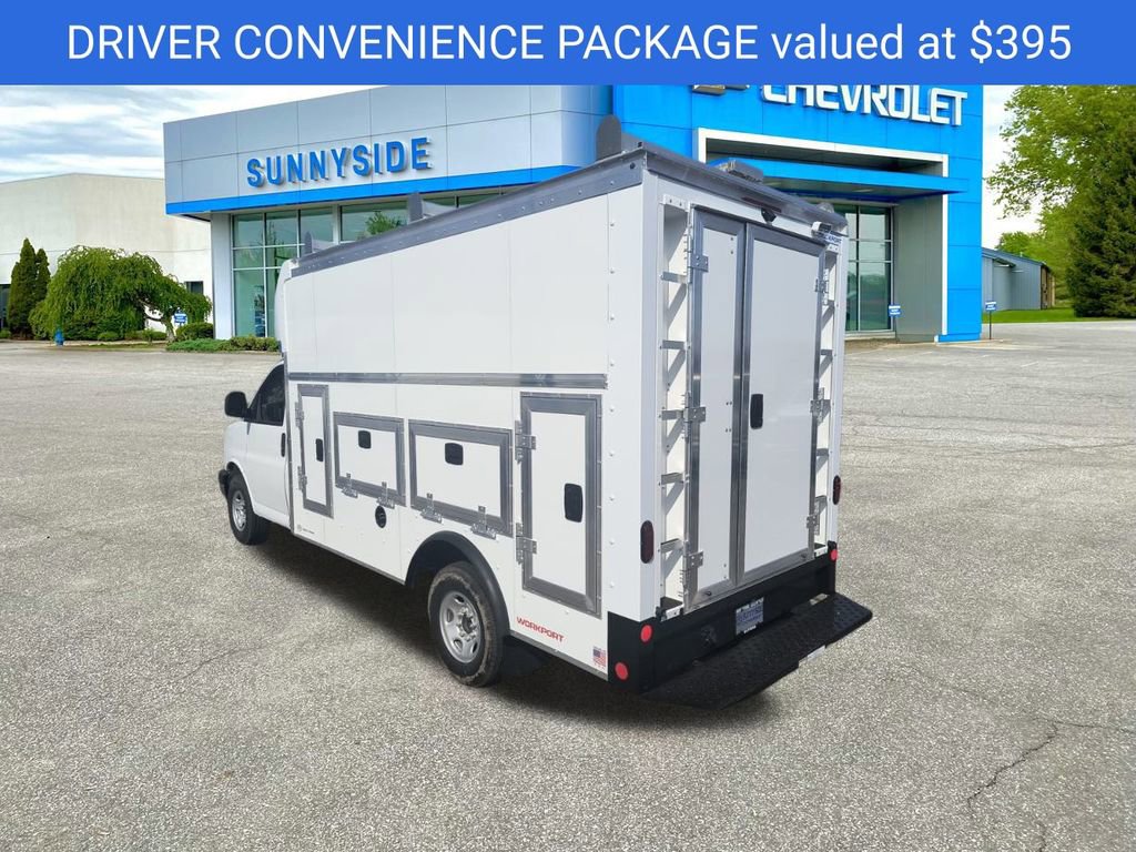 2025 Chevrolet Express Cutaway 3500 photo 3