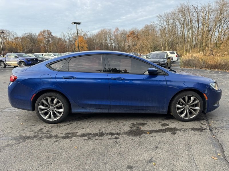 2015 Chrysler 200 S photo 2