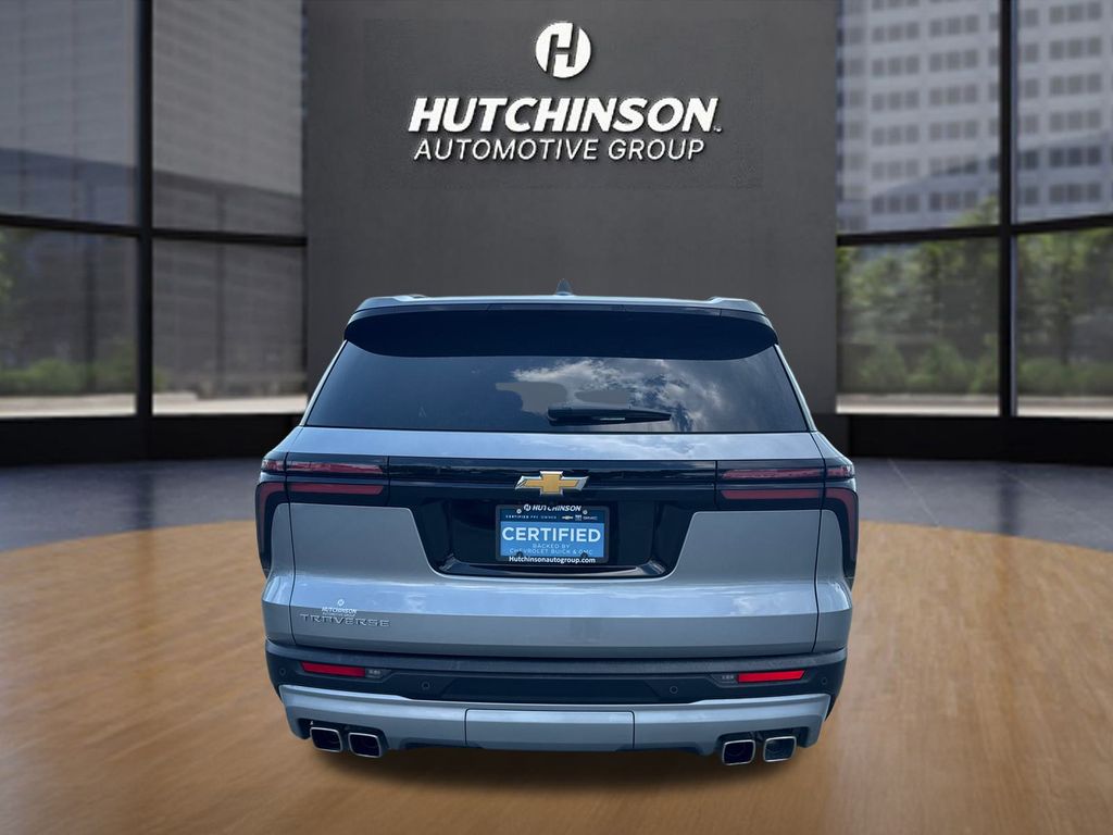 2025 Chevrolet Traverse photo 3