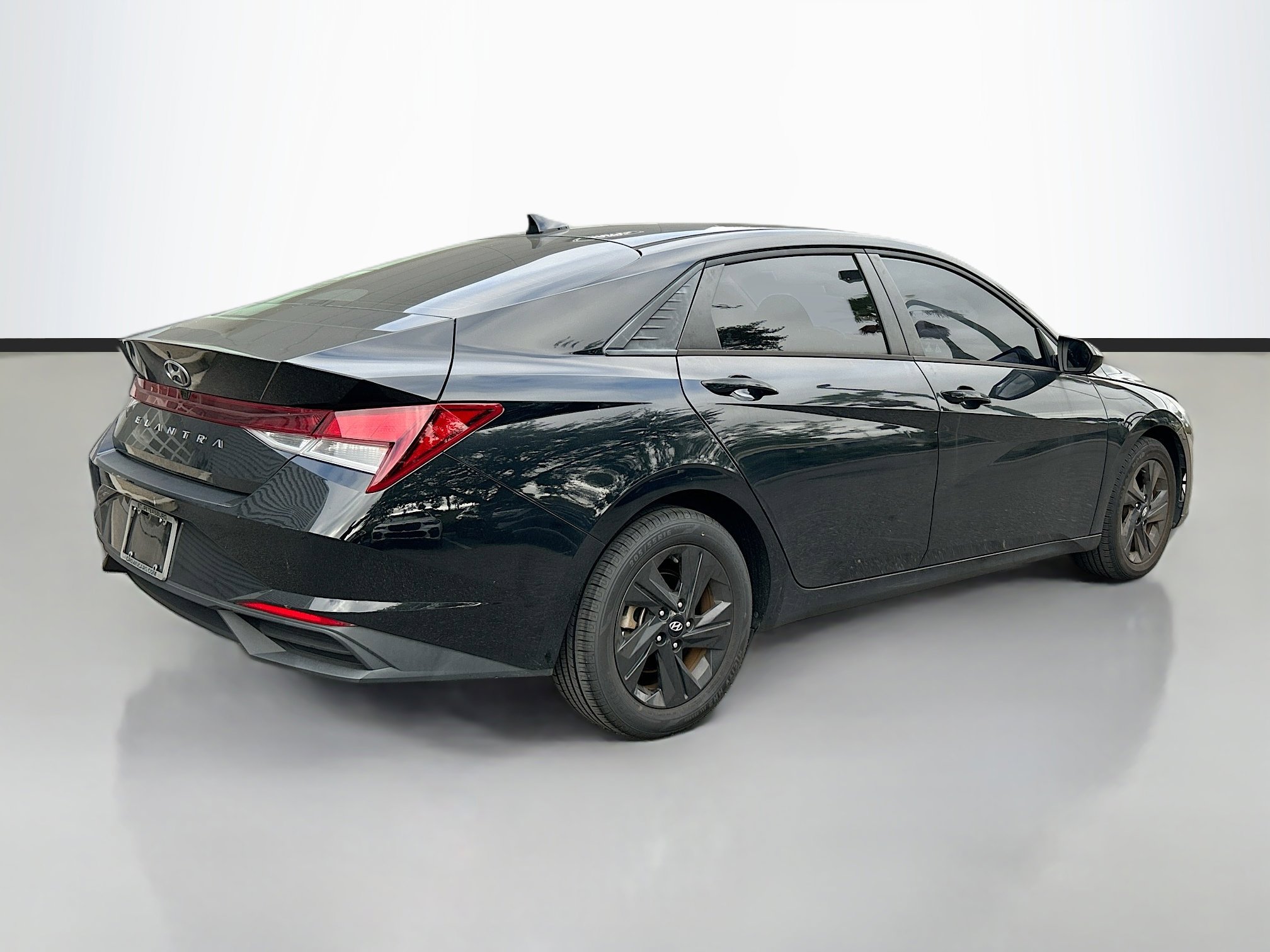 2022 Hyundai Elantra SEL photo 4