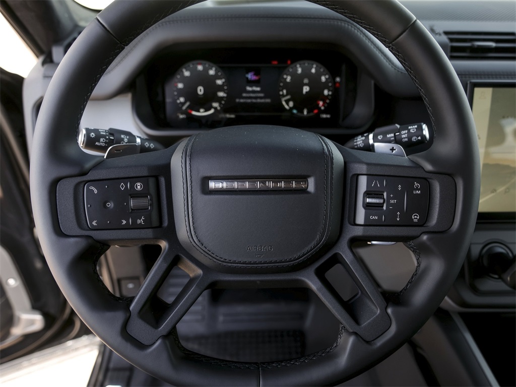 2026 Land Rover Defender 110 V8 photo 17