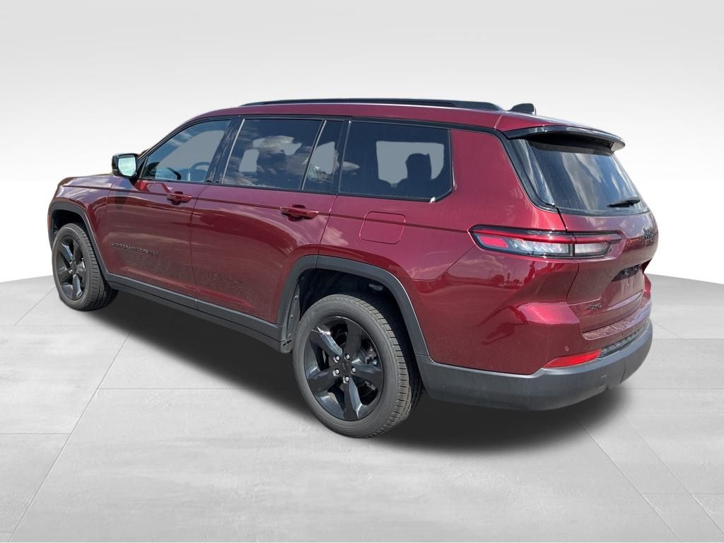 2023 Jeep Grand Cherokee Altitude photo 2