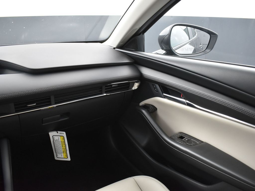 2025 Mazda Mazda3 2.5 s Preferred photo 13