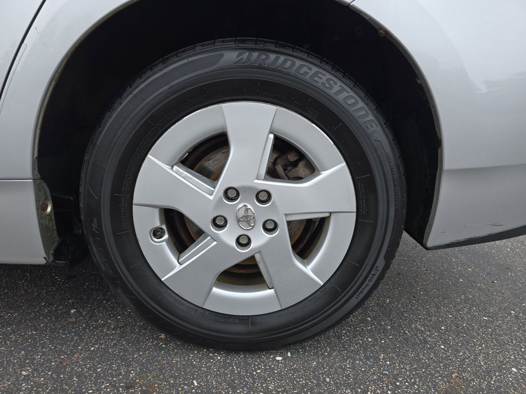 2010 Toyota Prius Two photo 27