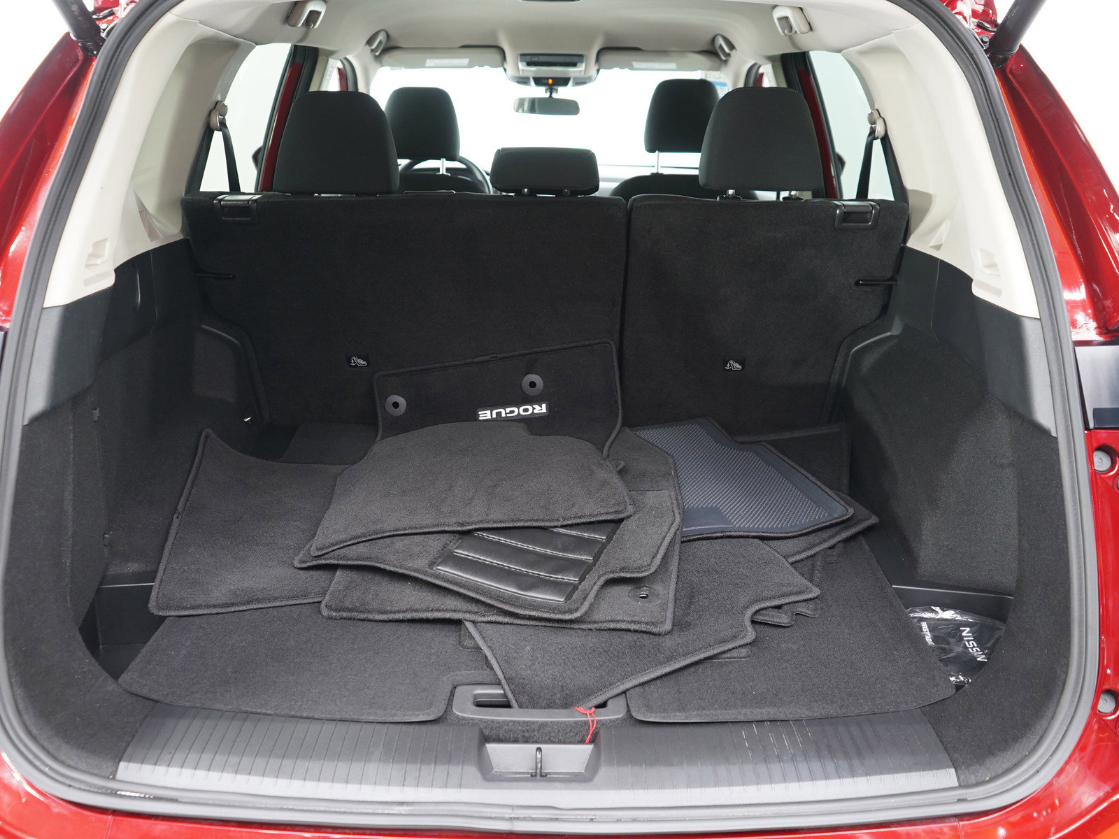 2024 Nissan Rogue SV photo 3