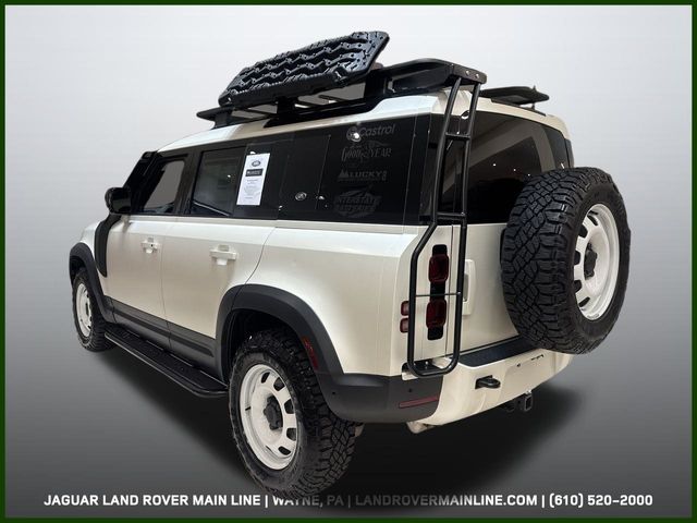 2024 Land Rover Defender 110 S photo 2