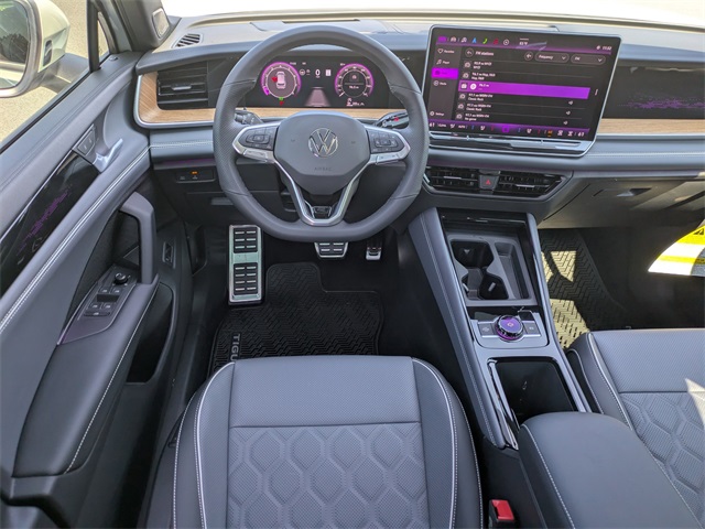 2025 Volkswagen Tiguan SEL R-Line Black photo 13