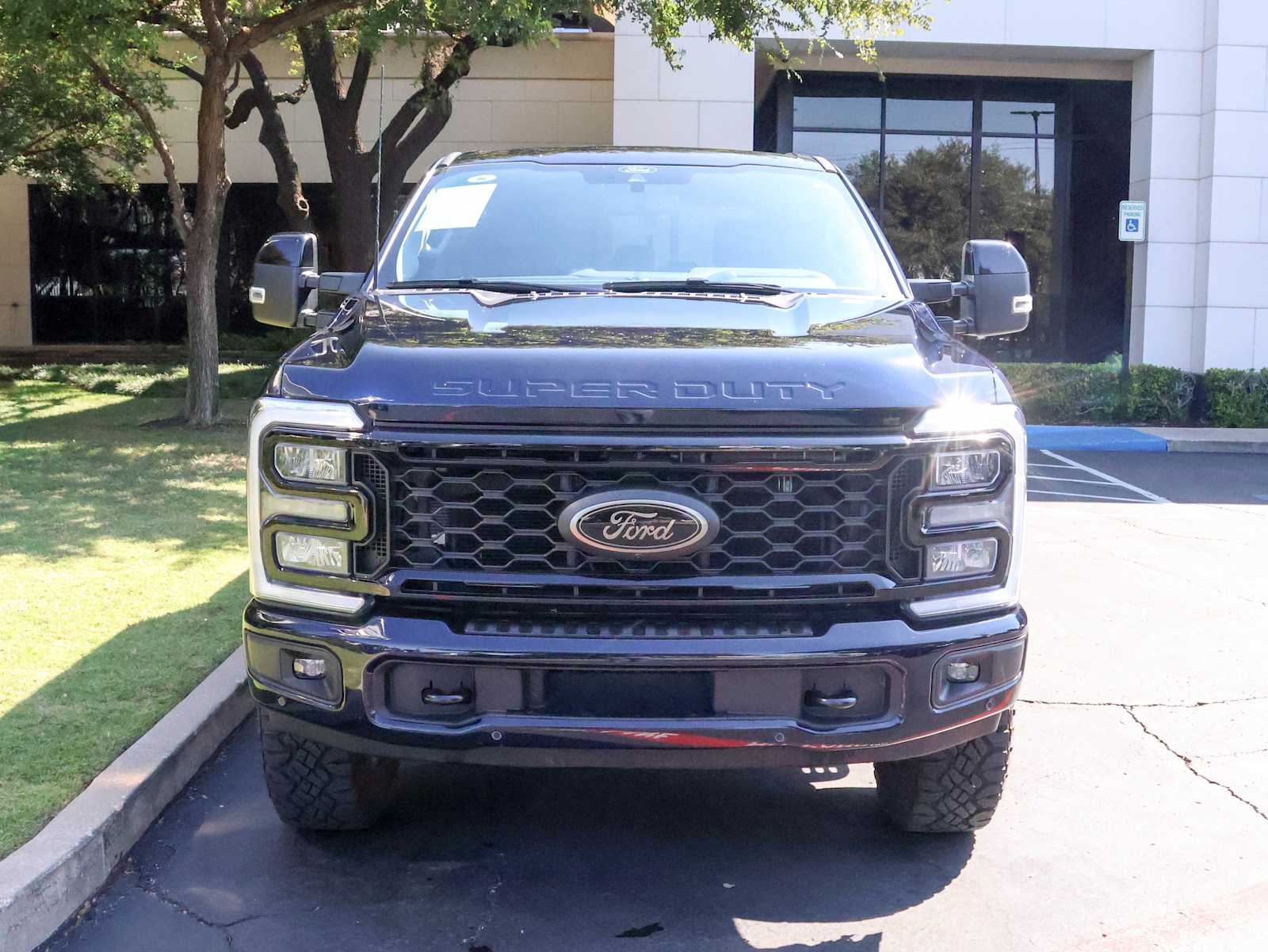 2025 Ford F-250 Lariat photo 2