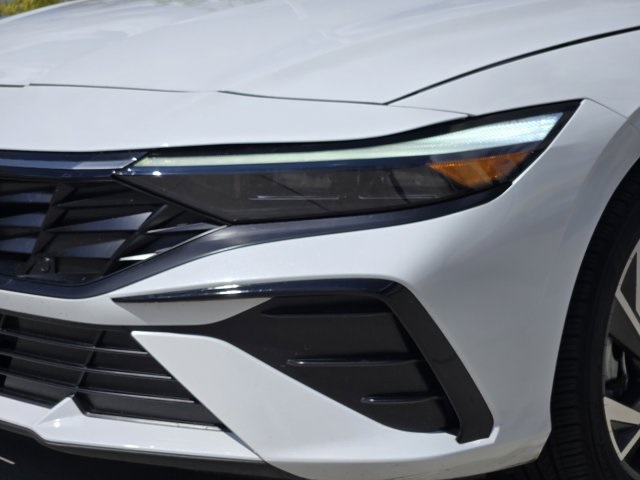 2024 Hyundai Elantra SEL Convenience photo 7
