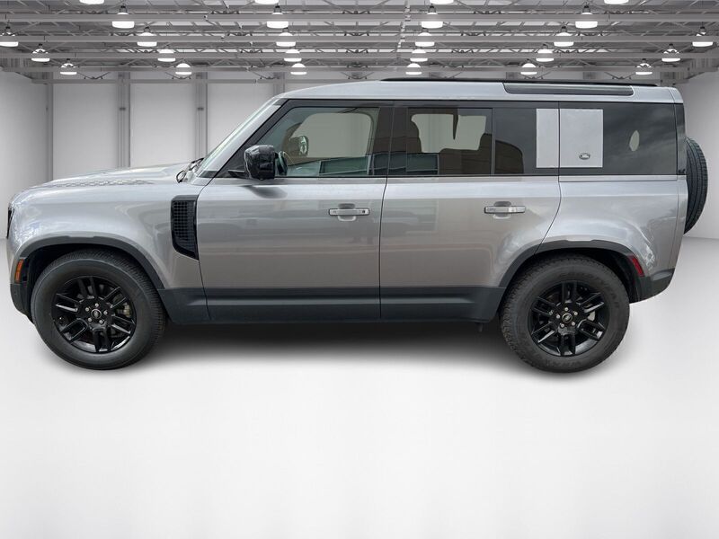 2024 Land Rover Defender 110 S photo 8