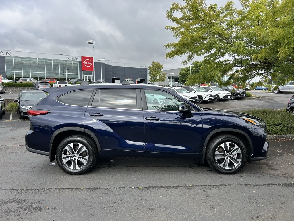 2023 Toyota Highlander XLE photo 4
