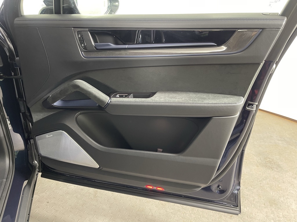 2025 Porsche Cayenne Coupe Turbo GT photo 4