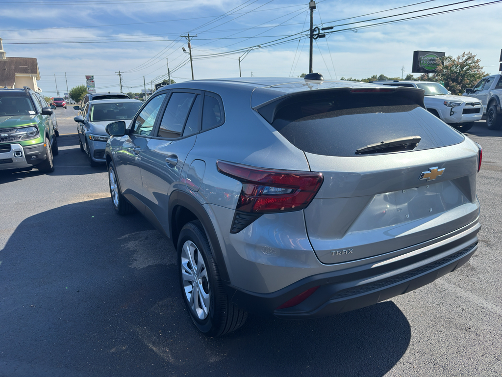 2024 Chevrolet Trax LS photo 4