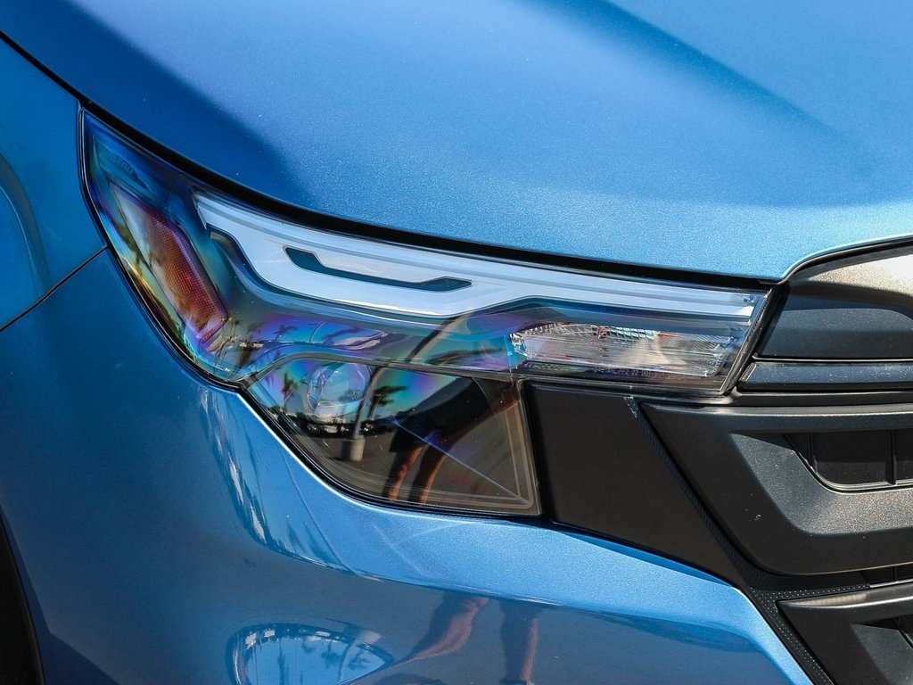 2025 Subaru Forester Base photo 8
