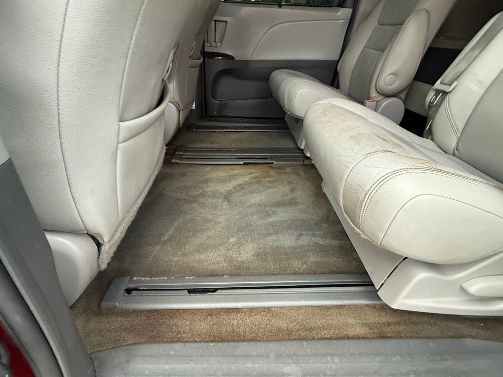 2017 Toyota Sienna L photo 22