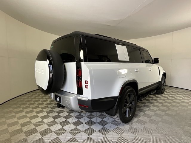 2025 Land Rover Defender 130 S photo 3