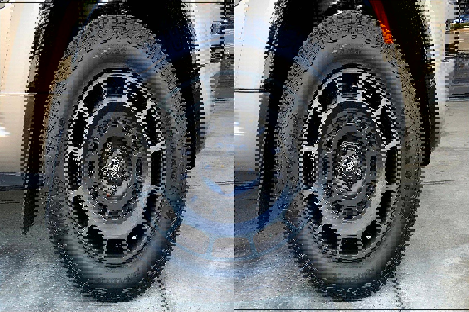 2025 Land Rover Defender 110 photo 11