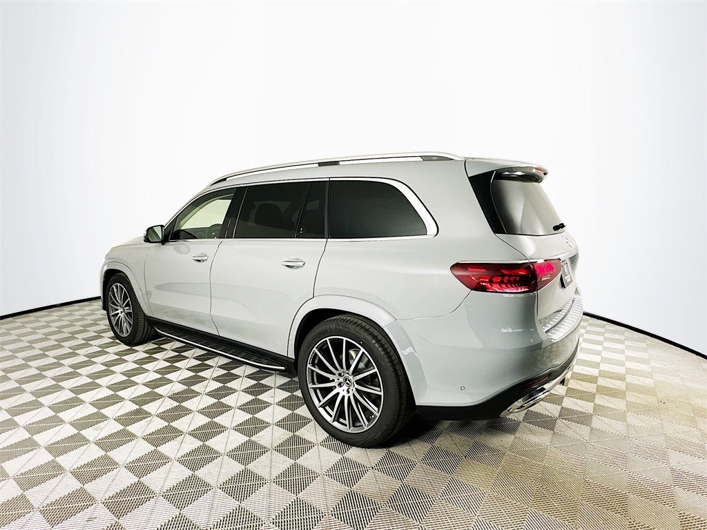 2026 Mercedes Benz GLS 450 4MATIC photo 4