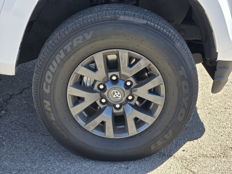 2022 Toyota Tacoma SR5 Double Cab V6 photo 2