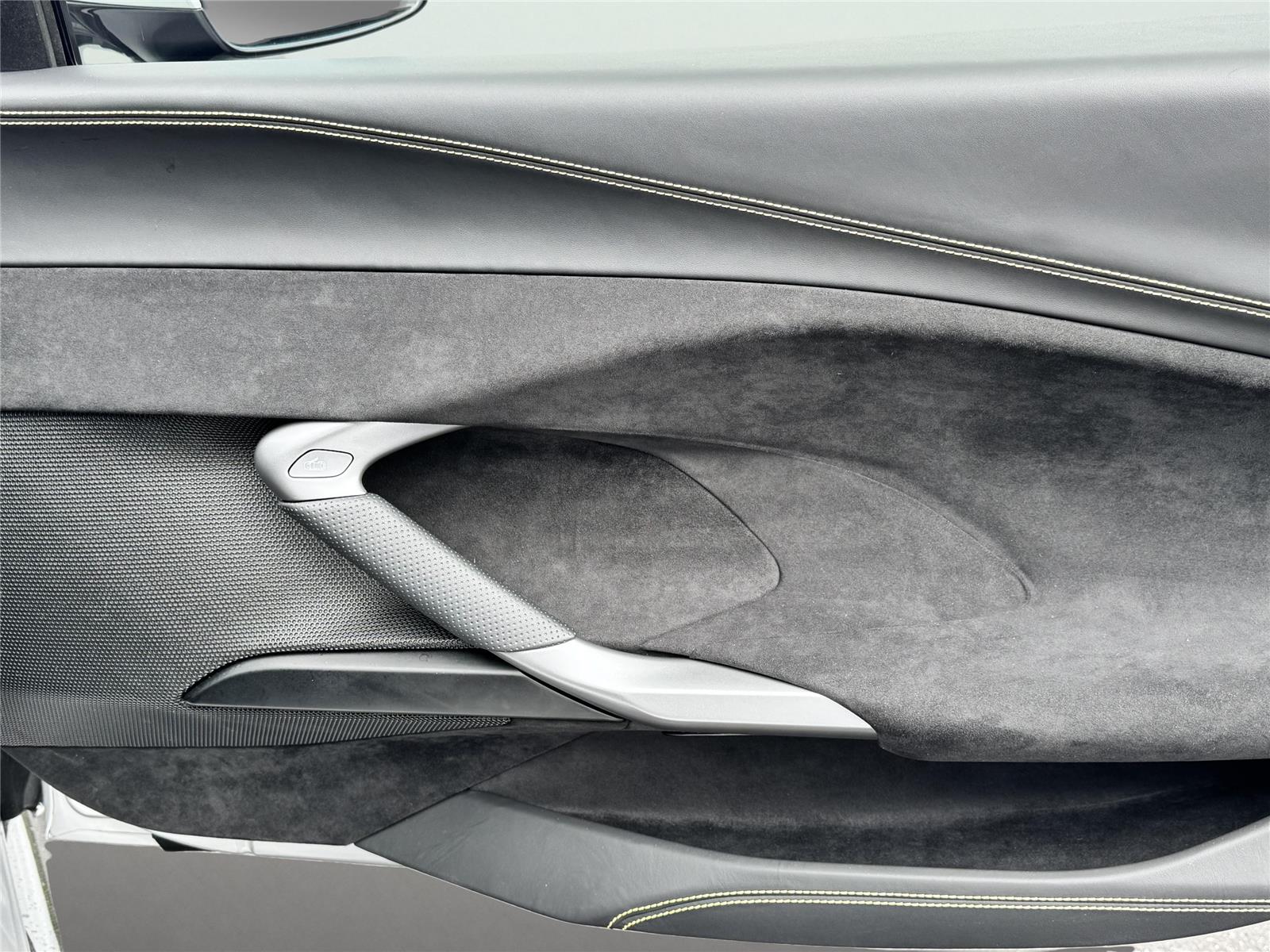 2023 Ferrari 296 GTB Base photo 25