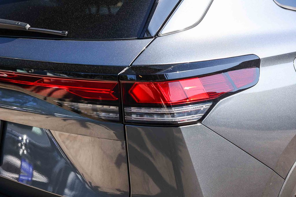 2026 Volkswagen Tiguan SE photo 3