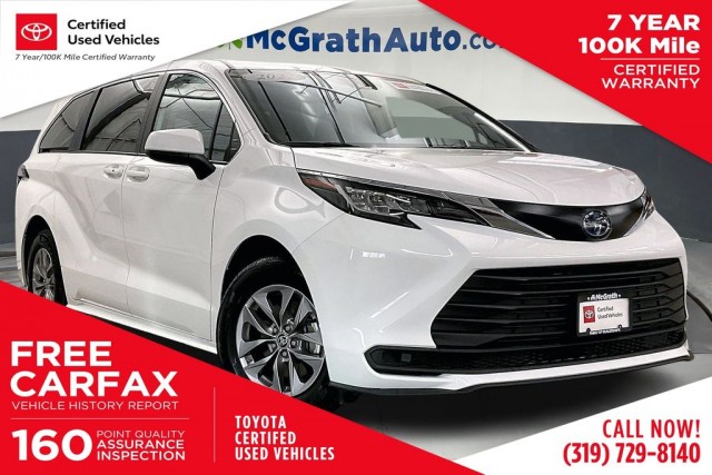 2022 Toyota Sienna LE's photo