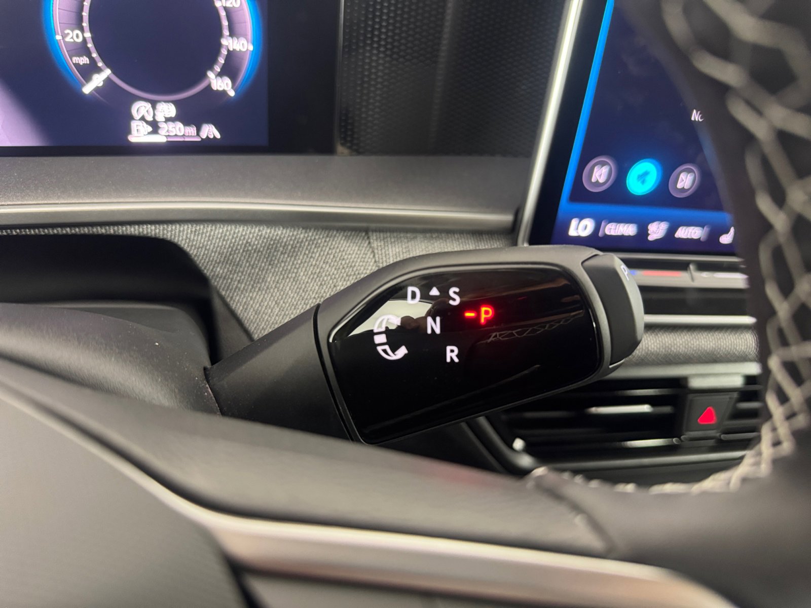 2025 Volkswagen Tiguan S photo 24